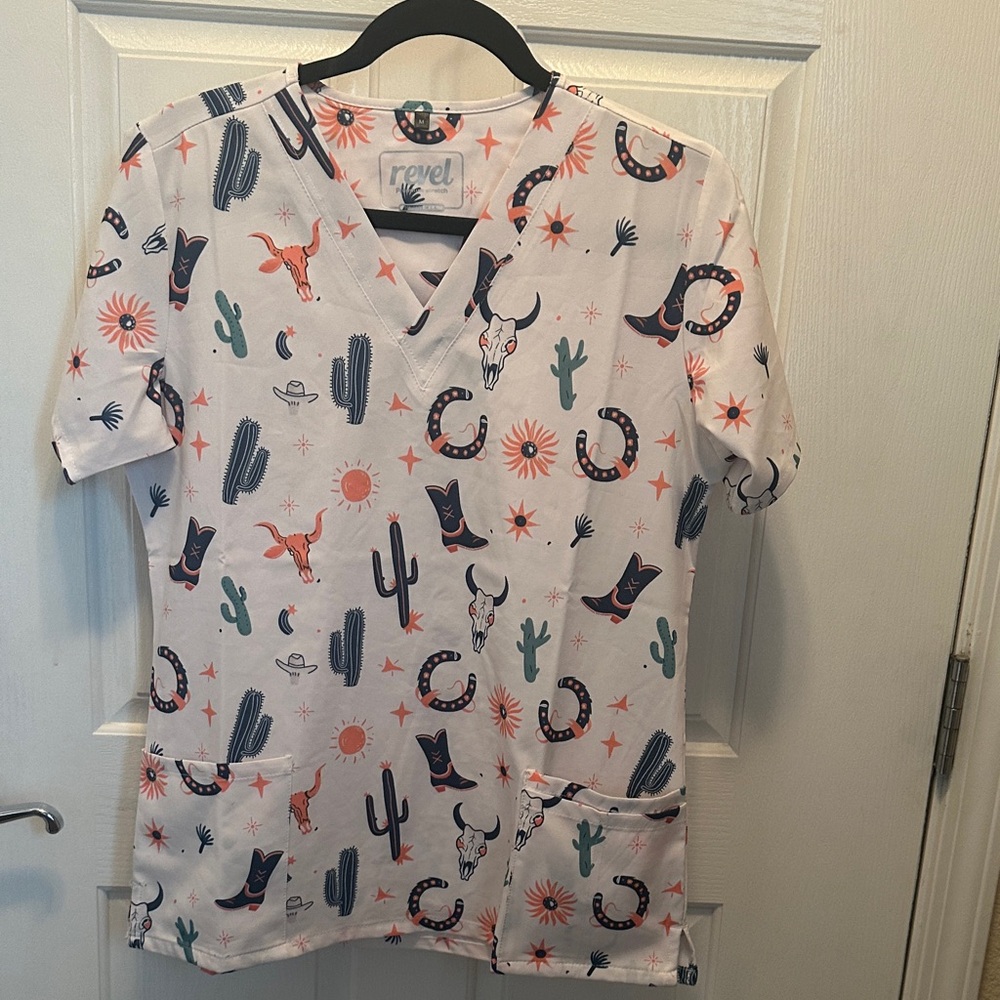 Revel Premium Stretch Cowgirl Western Print Women's Short Sleeve Scrubs Top - M